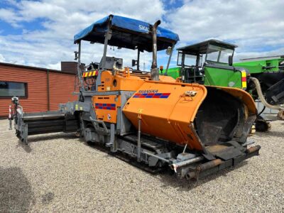 Vogele Super 1900 asphalt paver