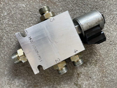 Volvo EW160B hydraulic valve