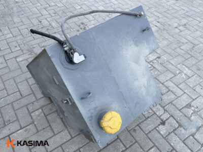 Volvo EW160B fuel tank