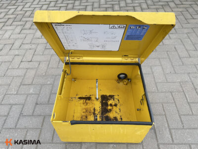 Komatsu PW160 toolbox