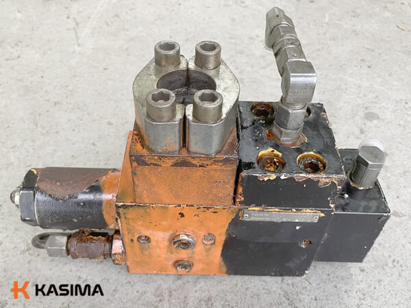 Atlas excavator valve