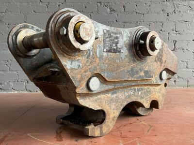 Komatsu PW160-11 hydraulic quick coupler