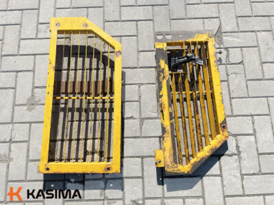 JCB variklio dangtis su grotelėmis