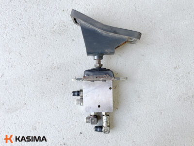 Komatsu pedal with pilot valve