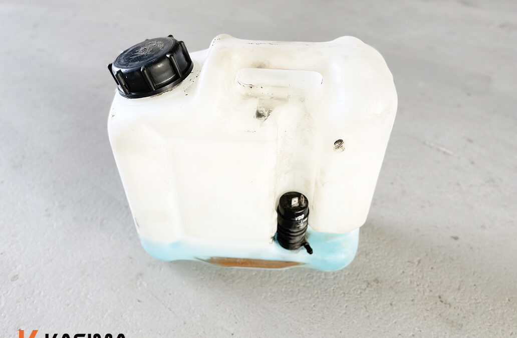 Moxy MT31 windshield washer tank